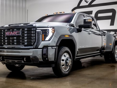Used 2024 GMC Sierra 3500 Denali Ultimate AWD/4WD image 35