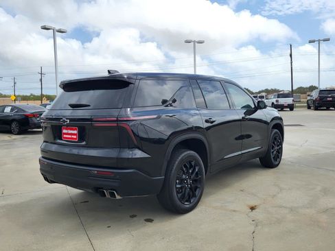 Used 2024 Chevrolet Traverse LS w/ Midnight/Sport Edition FWD image 5