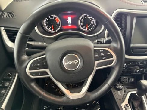 Used 2017 Jeep Cherokee Trailhawk w/ Cold Weather Group AWD/4WD image 25