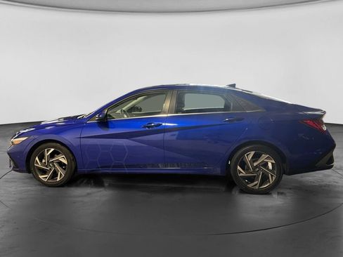 Used 2024 Hyundai Elantra SEL w/ Convenience Package FWD image 9