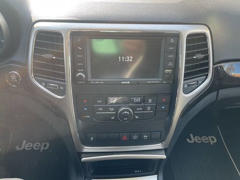 Used 2011 Jeep Grand Cherokee Laredo image 16