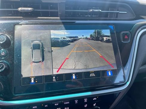 Used 2023 Chevrolet Bolt LT w/ Infotainment Package FWD image 13