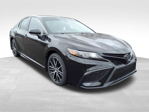 Used 2022 Toyota Camry SE image 12