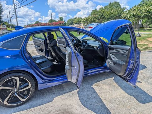 Used 2018 Honda Accord Sport image 13