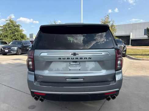 Used 2024 Chevrolet Suburban High Country w/ Premium Package AWD/4WD image 6