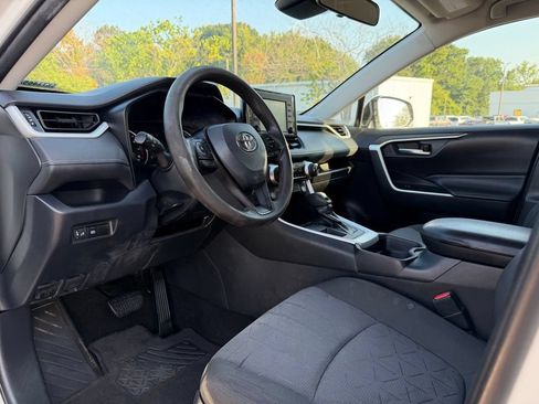 Used 2020 Toyota RAV4 XLE FWD image 10