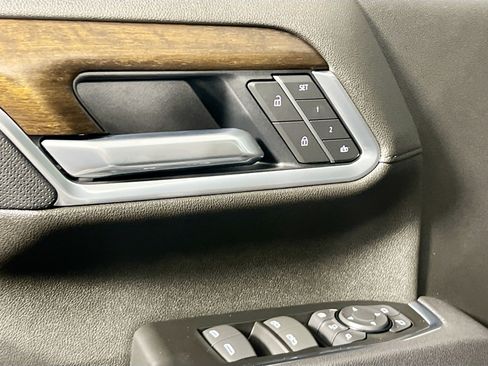 Used 2025 Chevrolet Silverado 3500 High Country w/ High Country Premium Package AWD/4WD image 16