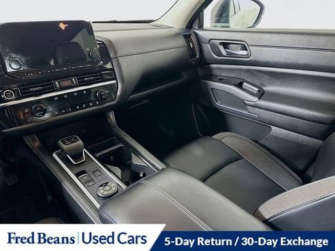 Used 2024 Nissan Pathfinder SL AWD/4WD image 30