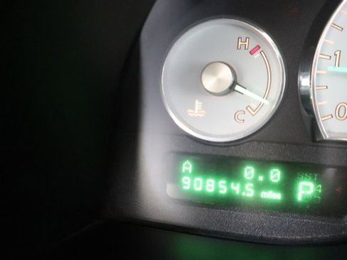 Used 2003 Ford Thunderbird image 16