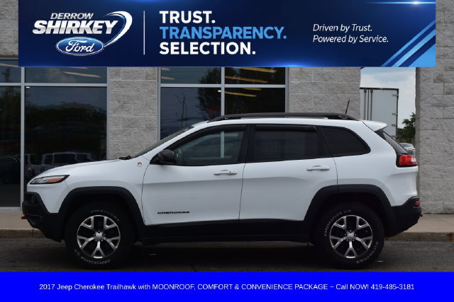 Used 2017 Jeep Cherokee Trailhawk w/ Comfort & Convenience Group AWD/4WD image 2