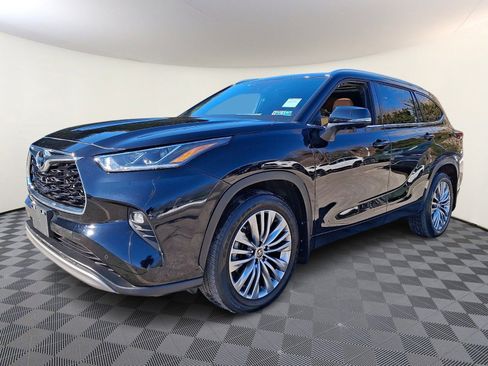 Used 2024 Toyota Highlander Platinum AWD/4WD image 3