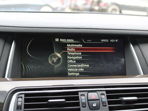 Used 2013 BMW 750i image 22