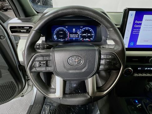 Certified 2024 Toyota Tacoma TRD Off-Road AWD/4WD image 11