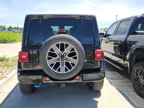 Used 2022 Jeep Wrangler Unlimited Sahara AWD/4WD image 3
