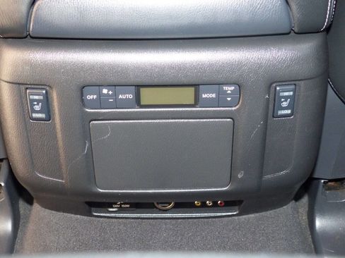 Used 2017 INFINITI QX80 Base AWD 4dr SUV w/ Deluxe Technology Package image 38