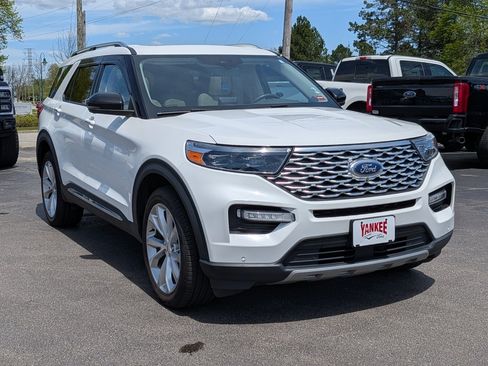 Certified 2022 Ford Explorer Platinum w/ Equipment Group 601A AWD/4WD image 37