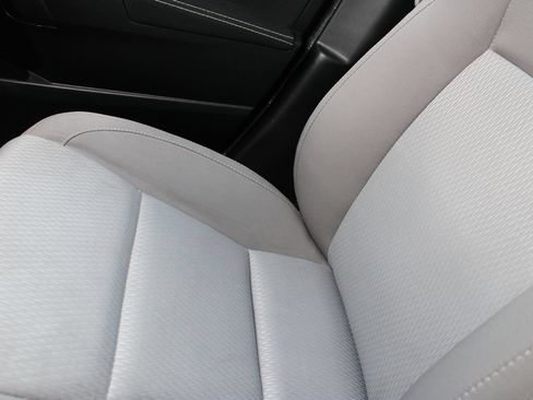 Used 2016 Toyota Corolla LE FWD image 18