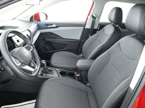 Used 2022 Volkswagen Taos SE w/ Panoramic Sunroof Package image 18