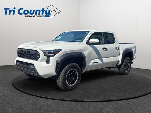 Certified 2026 Toyota Tacoma TRD Off-Road AWD/4WD image 3