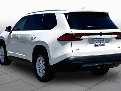 Used 2024 Toyota Grand Highlander AWD image 11