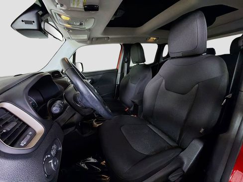 Used 2017 Jeep Renegade Latitude image 10