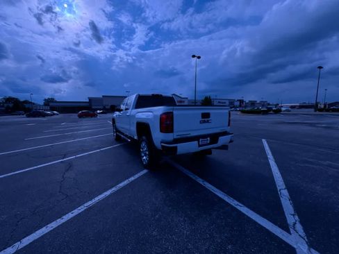 Used 2016 GMC Sierra 2500 Denali w/ Driver Alert Package AWD/4WD image 6