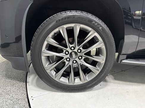 Used 2020 Cadillac Escalade Luxury w/ Escalade Sport Edition AWD/4WD image 11