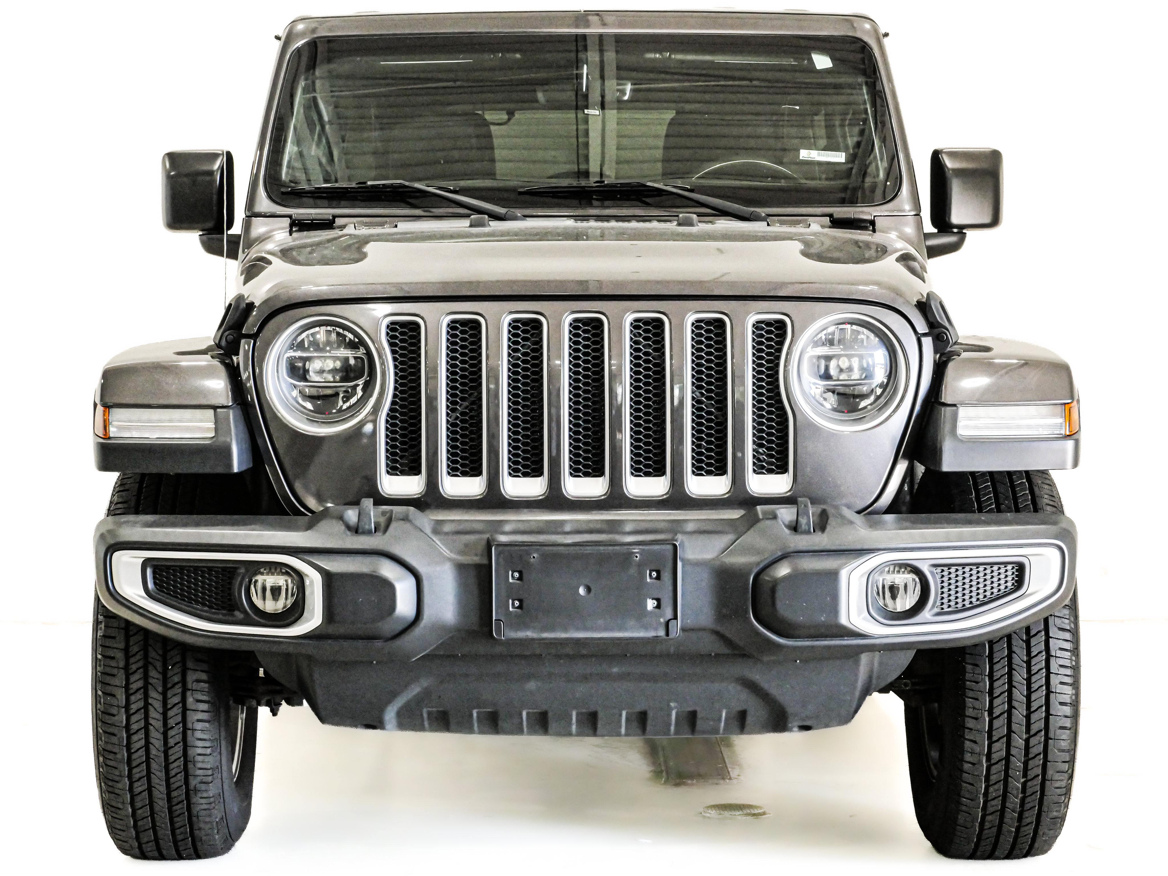 Used 2018 Jeep Wrangler Unlimited Sahara AWD/4WD image 2