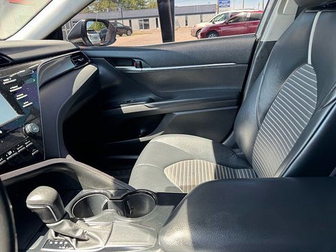 Used 2020 Toyota Camry SE FWD image 13
