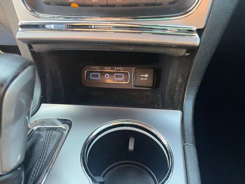 Used 2020 Jeep Grand Cherokee Laredo AWD/4WD image 35