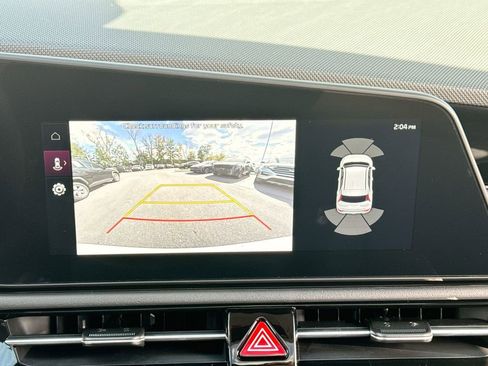 Used 2025 Kia Niro SX Touring image 25