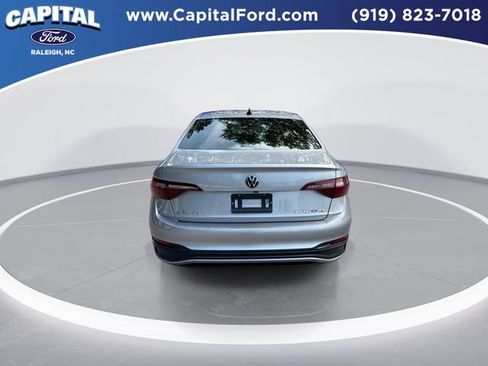 Used 2024 Volkswagen Jetta SE FWD image 7