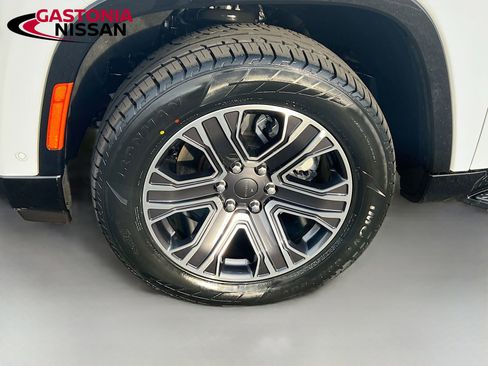 Used 2024 Jeep Wagoneer Series II w/ Flexible Seating Group image 42