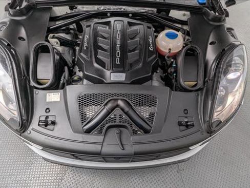 Used 2016 Porsche Macan Turbo image 37