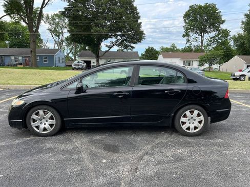 Used 2010 Honda Civic LX image 2