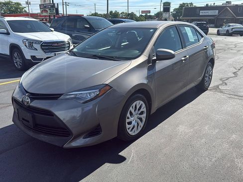 Used 2017 Toyota Corolla LE FWD image 3