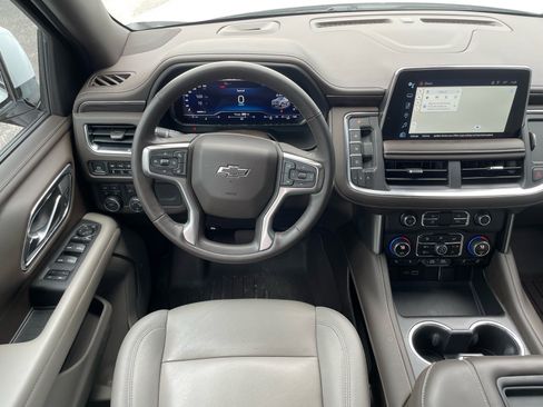 Used 2023 Chevrolet Tahoe Z71 w/ Luxury Package AWD/4WD image 11
