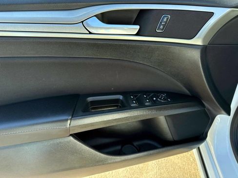 Used 2019 Ford Fusion SE image 13
