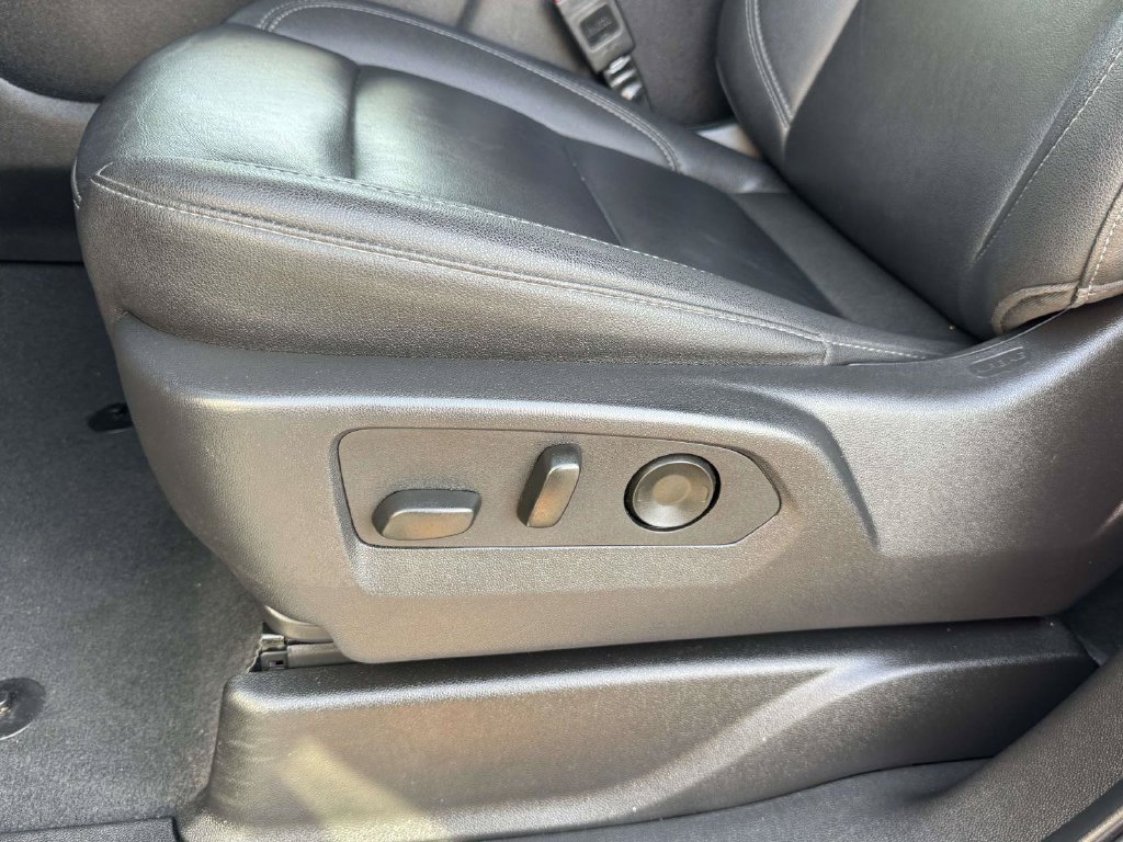 Used 2025 Chevrolet Suburban Z71 AWD/4WD image 21