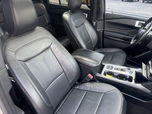 Used 2020 Ford Explorer Limited w/ Hybrid Equipment Group 310A RWD image 15