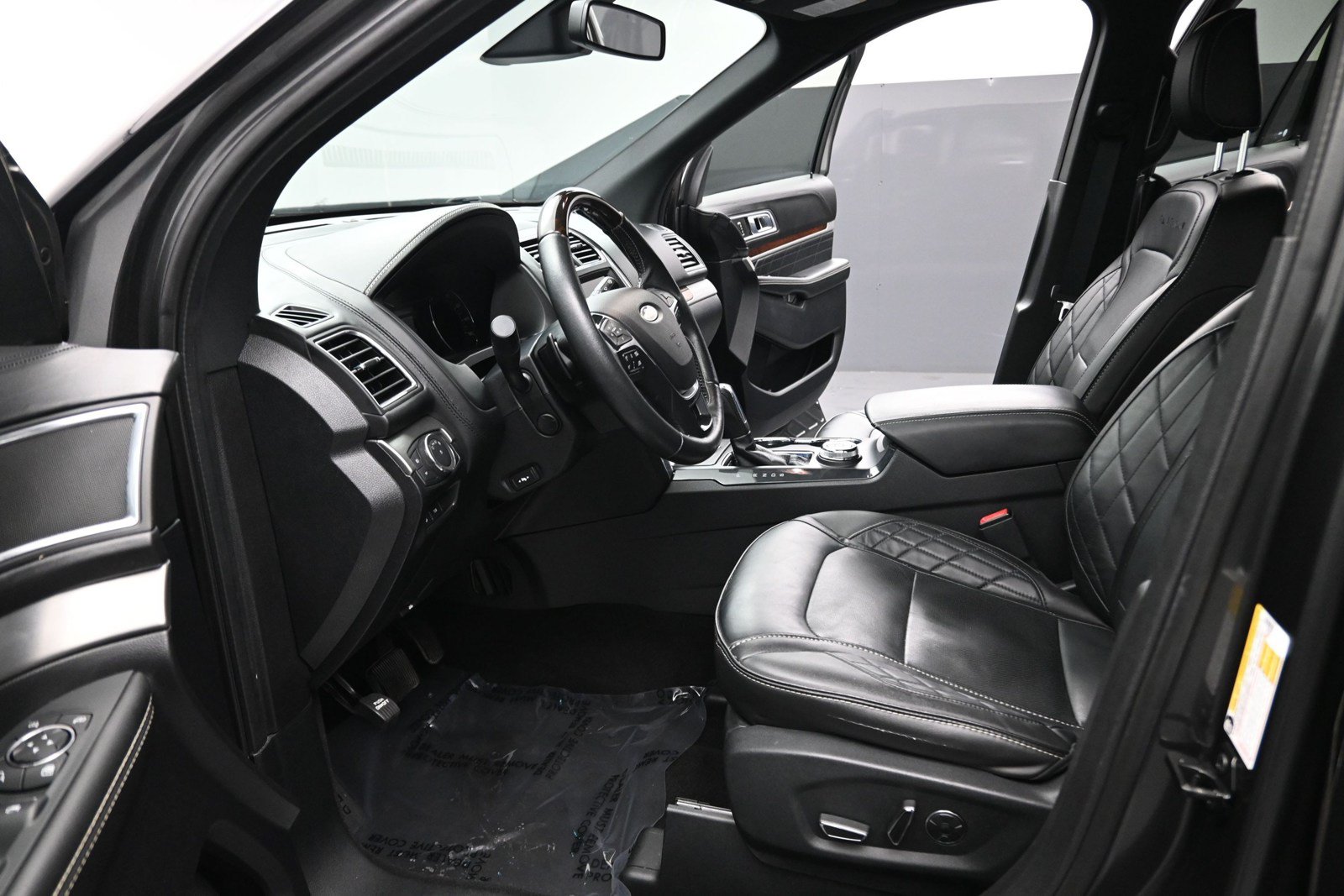 Used 2018 Ford Explorer Platinum AWD/4WD image 16