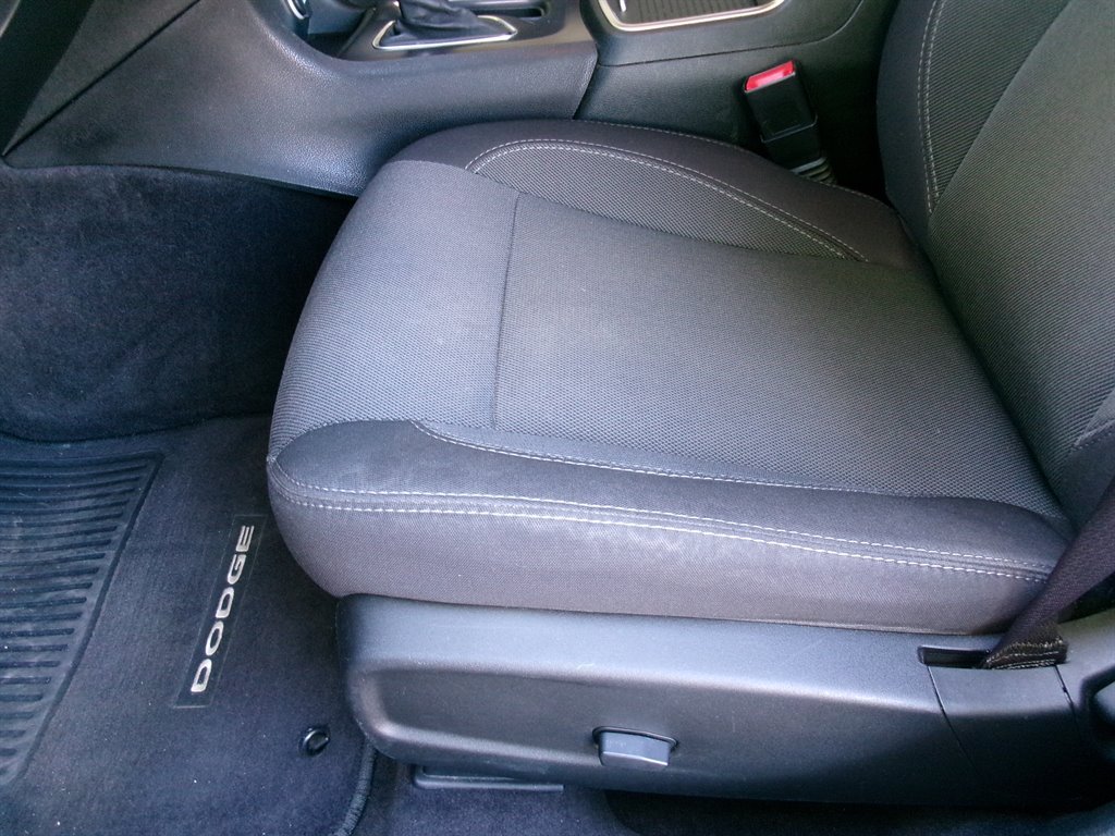 Used 2016 Dodge Charger SE RWD image 12