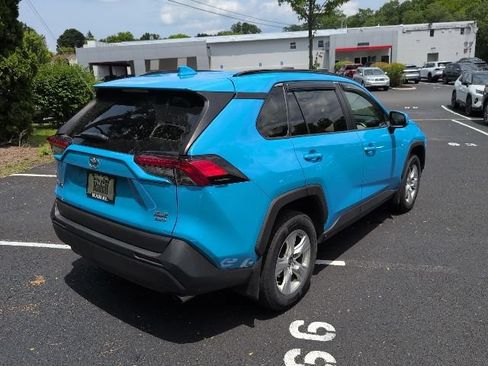 Used 2019 Toyota RAV4 XLE AWD/4WD image 3