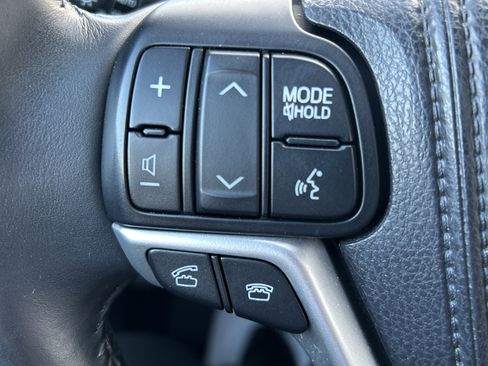 Used 2015 Toyota Highlander Limited image 24