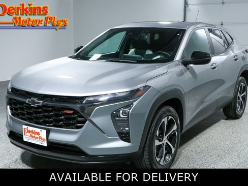 Used 2024 Chevrolet Trax RS w/ Sunroof Package FWD image 1