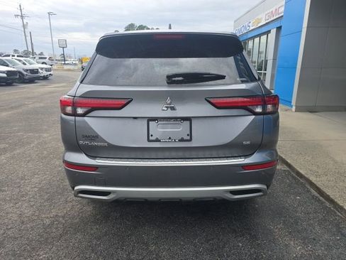 Used 2024 Mitsubishi Outlander SE image 4