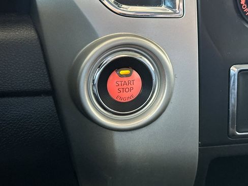 Used 2021 Nissan Titan SV image 21