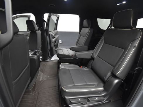 Used 2024 GMC Yukon XL SLT image 41