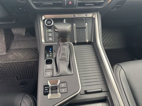 Used 2025 Lexus GX 550 image 11