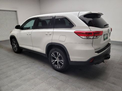 Used 2019 Toyota Highlander LE FWD image 3